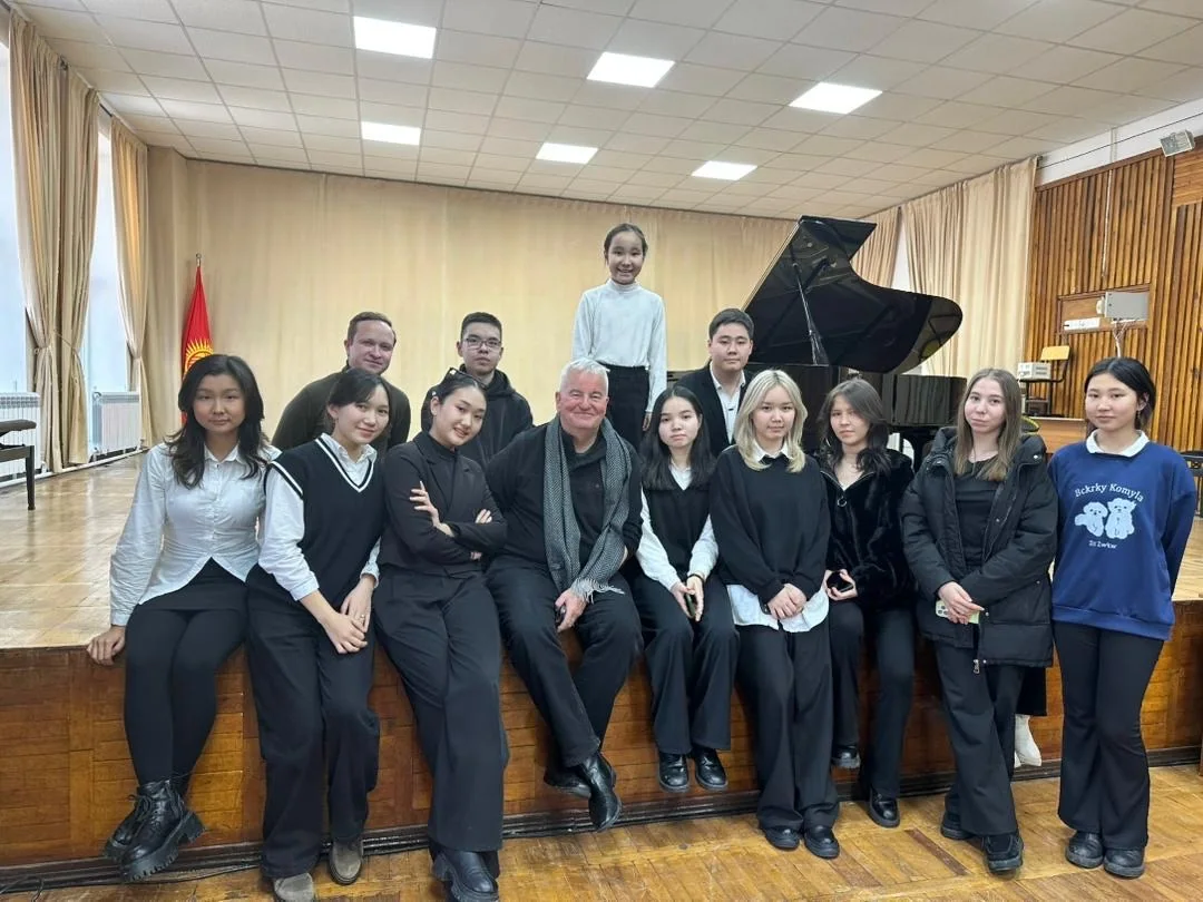 Markus Burger with participants after a clinic in Bishkek